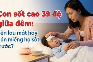 Con sốt cao 39 độ giữa đêm: nên lau mát hay dán miếng hạ sốt trước?