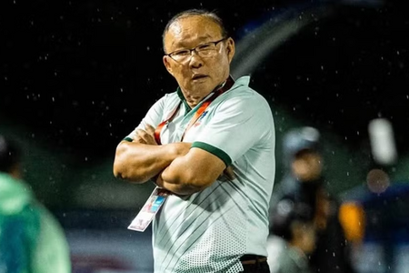 HLV Park Hang-seo gặp khó tại Thái Lan