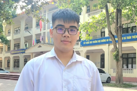 Chủ tịch TP Bắc Ninh khen thưởng nam sinh lớp 12 dũng cảm