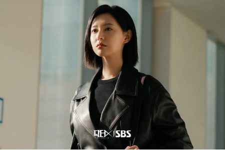 Phim mới của Kim Ji Won vướng lỗi khó chấp nhận