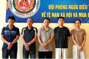 Sang Campuchia làm việc chuyển tiền, 2 người bị khởi tố về hành vi rửa tiền