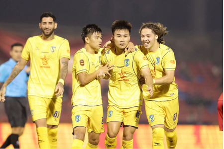 Ghi 3 bàn sau 4 trận ở V.League, sao trẻ SLNA lên thẳng ĐT Việt Nam?