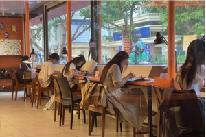 Giới trẻ kéo nhau ra quán cà phê học tập, "chạy deadline"