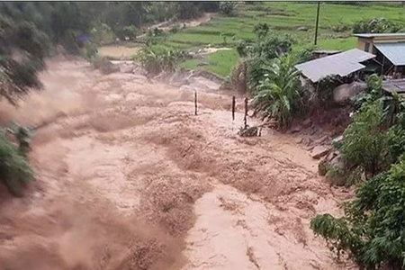 Các tỉnh, thành từ Hà Tĩnh đến Đà Nẵng chủ động ứng phó với mưa lớn, sạt lở đất