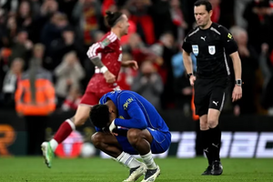Liverpool lần thứ ba liên tiếp loại Chelsea ở Cup Liên đoàn