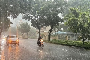 Dự báo thời tiết ngày 30/10: Bắc Bộ mưa rải rác, Nam Bộ mưa dông về chiều tối