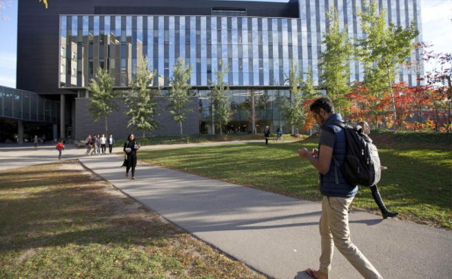 TOP trường đại học tốt nhất cho du học sinh Việt tại Canada