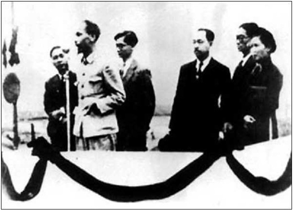 Lễ đài Độc lập trên Quảng trường Ba Đình Hà Nội do kiến trúc sư Ngô Huy Quỳnh thiết kế năm 1945