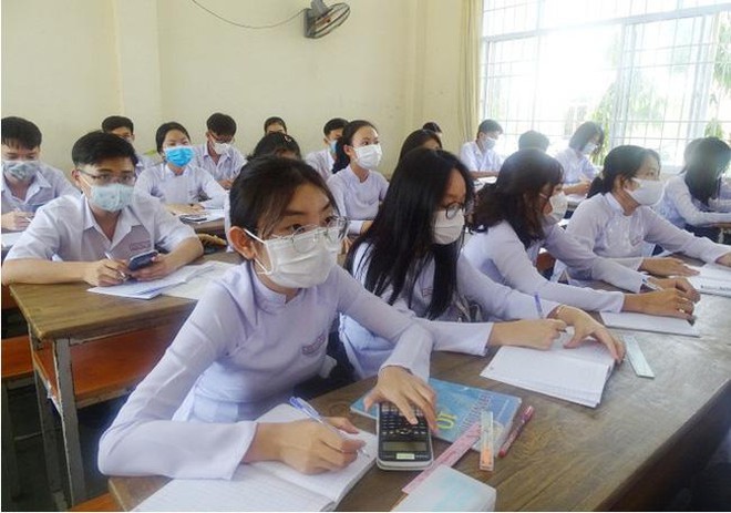 Từ hôm nay, học sinh tại nhiều địa phương được trở lại trường