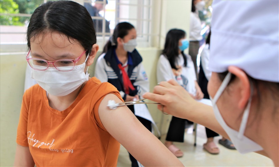 Trẻ từ 5-11 tuổi gặp phản ứng nào sau tiêm vaccine Covid-19 nên tới bệnh viện?