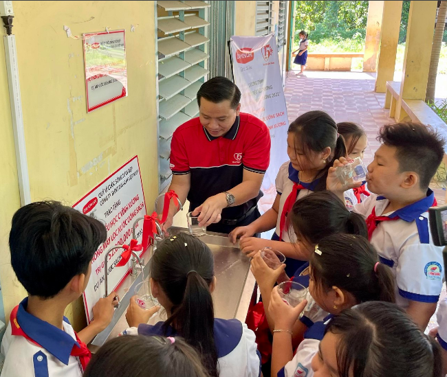 Dai-ichi Life Việt Nam triển khai chương trình Kết nối Triệu Yêu Thương Dự án Nước sạch học đường 2022 tại tỉnh An Giang