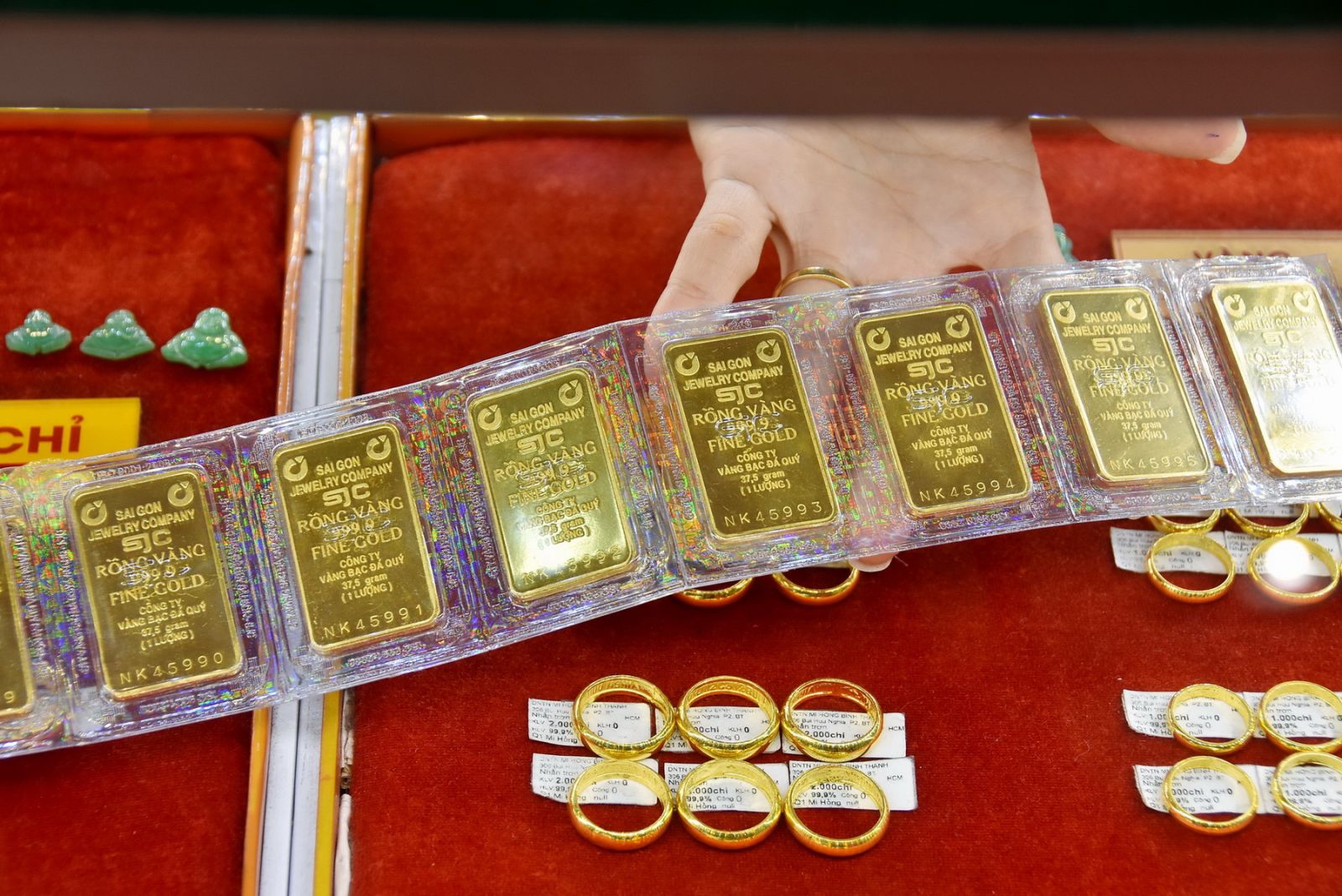 Giá vàng hôm nay ngày 13/7: Đồng loạt giảm nhẹ tới 50 nghìn đồng/kg