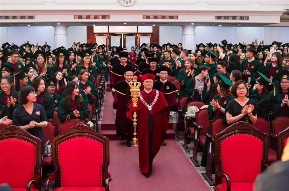 Đại học Quốc gia Hà Nội phản hồi về lễ tốt nghiệp đặc biệt của Trường ĐH Kinh tế