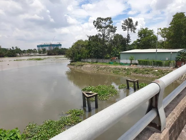 Phát hiện 2 thi thể trôi nổi trên sông Sài Gòn