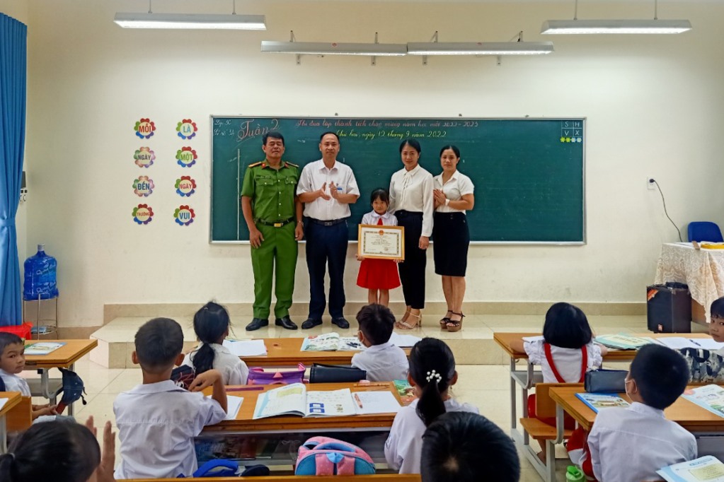 Nhặt được hơn 51 triệu đồng, học sinh lớp 6 ở Hà Tĩnh trả lại người mất