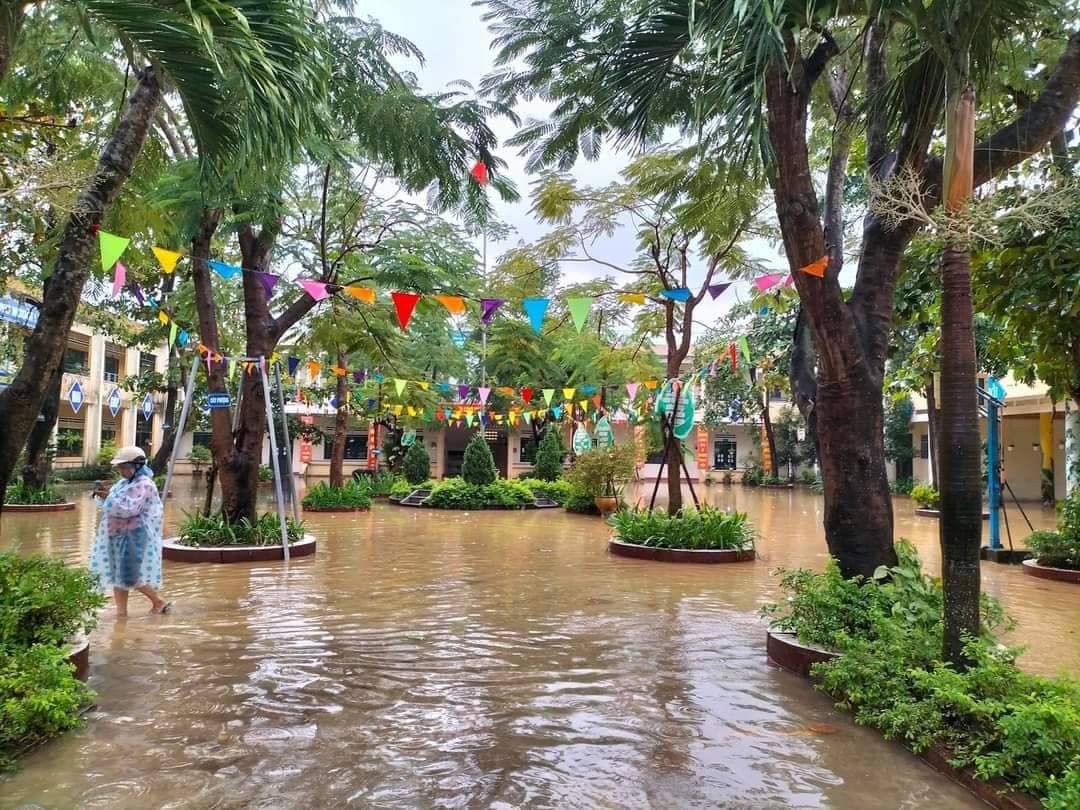 29 trường học ở Đà Nẵng cho học sinh nghỉ học vì mưa lớn gây ngập úng