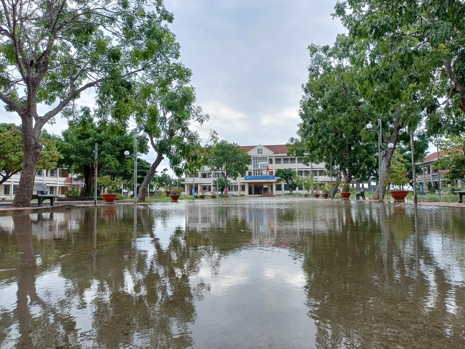 Bình Định: Gần 42.200 học sinh không thể đến trường do lũ lụt