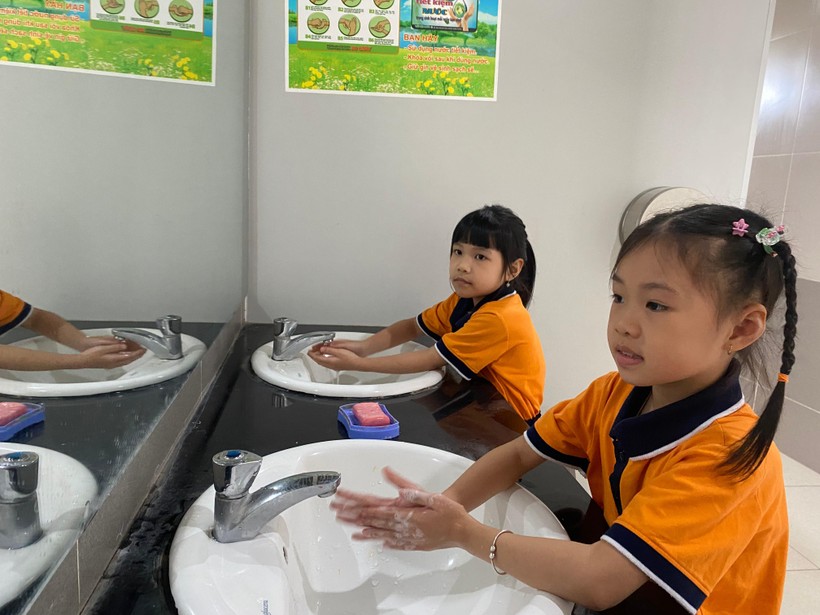 TP.HCM yêu cầu trường học phải có xà phòng rửa tay, vòi nước sạch