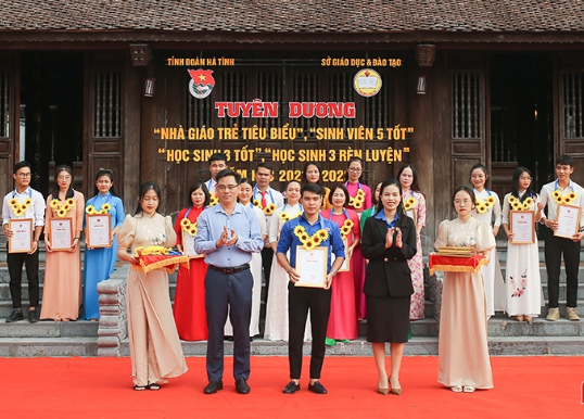 Hà Tĩnh tuyên dương 52 nhà giáo trẻ, học sinh, sinh viên có thành tích xuất sắc