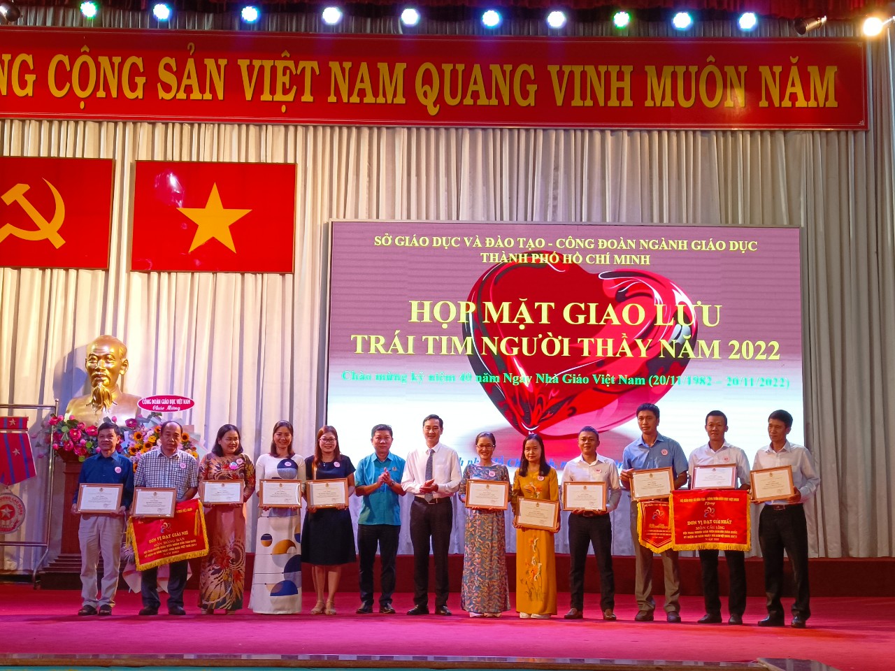 TP HCM trao tặng danh hiệu 'Trái tim người thầy' cho 153 cán bộ, nhà giáo tiêu biểu