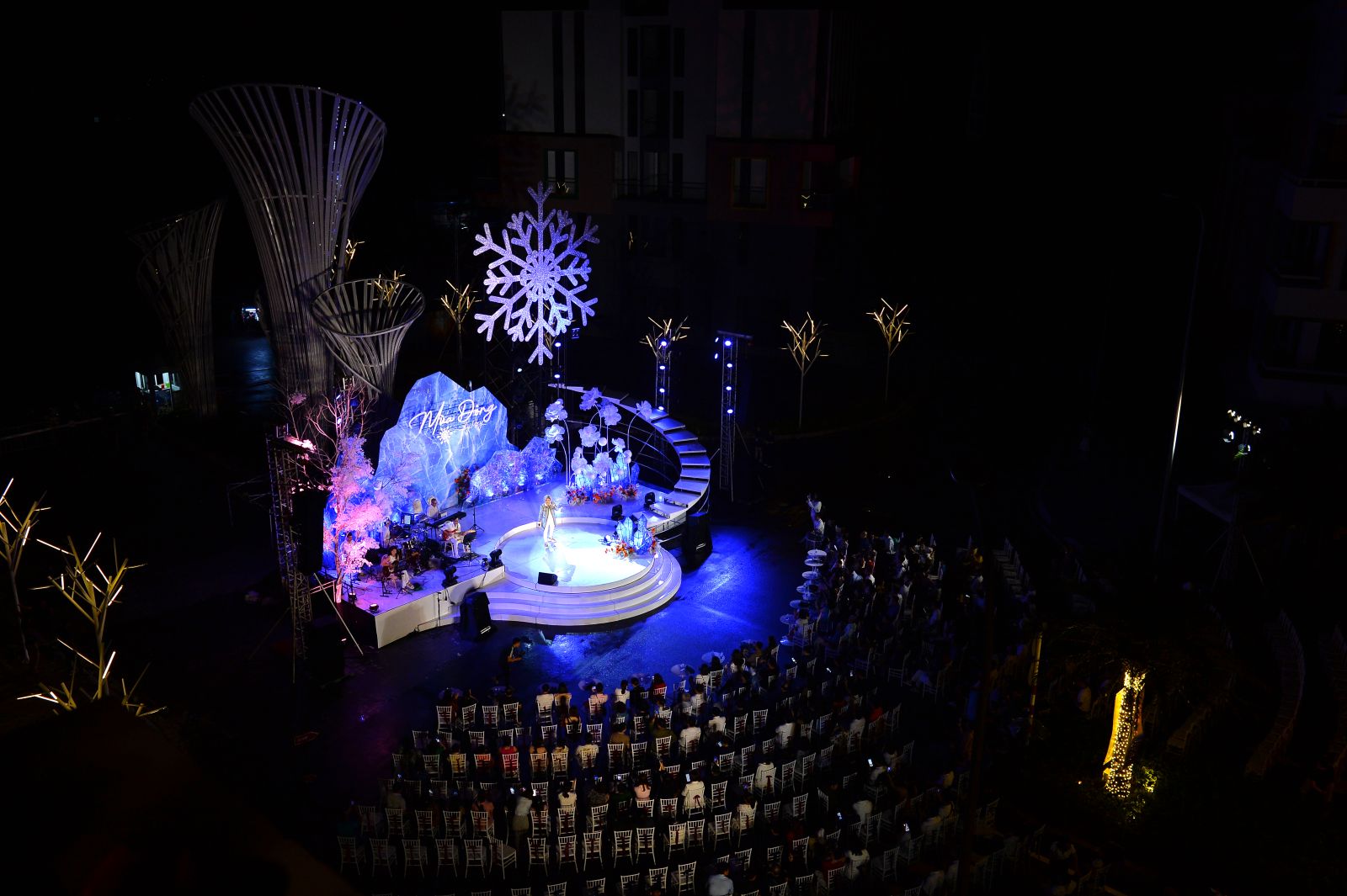 Hàng nghìn khán giả phiêu cùng Mùa Đông by Mey tại Meyhomes Capital Phú Quốc