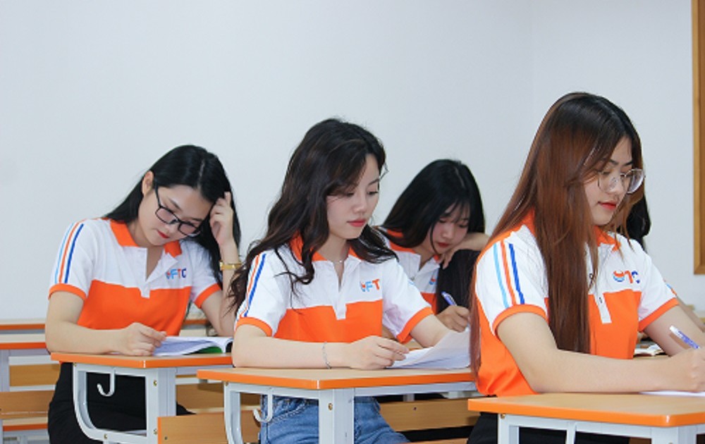 Trường CĐ Ngoại ngữ và Công nghệ Hà Nội cam kết hỗ trợ việc làm cho sinh viên tốt nghiệp