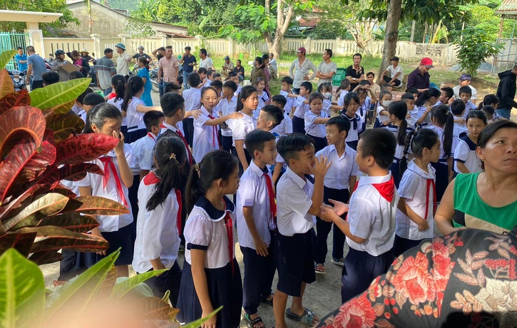 Sau đối thoại của phụ huynh, toàn bộ học sinh thôn Nam Yên ở Đà Nẵng đã học trường mới