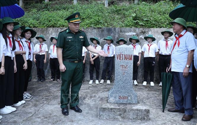 'Tiết học biên cương' - bồi đắp tình yêu Tổ quốc cho thế hệ trẻ