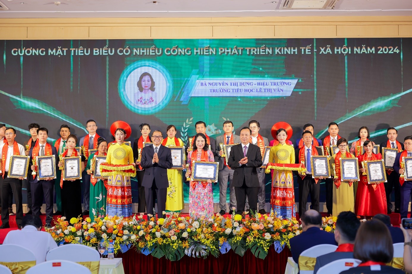 Sao vàng thương hiệu đất Việt 2024: Những Nhà lãnh đạo tri thức thời kì đổi mới