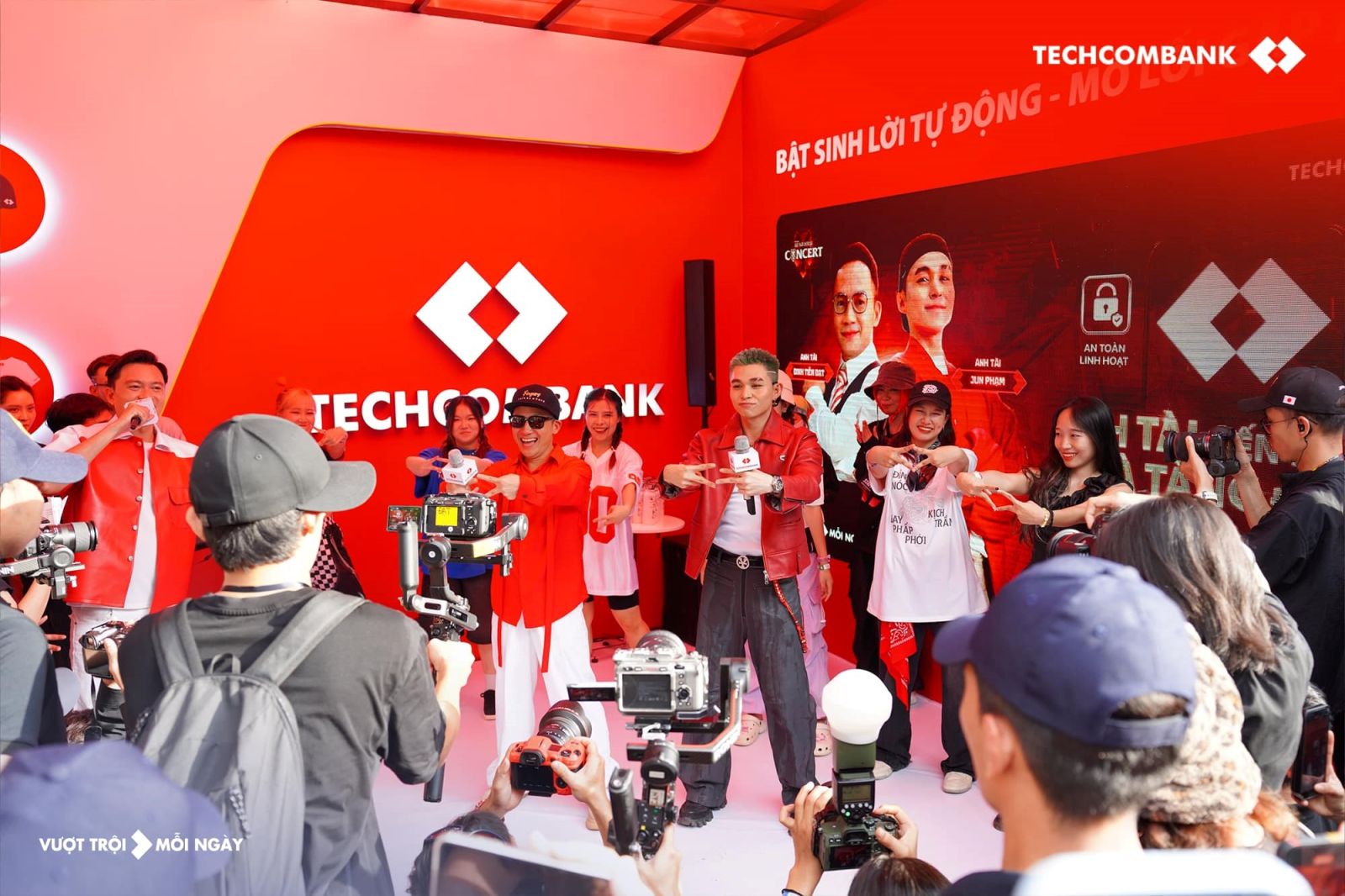 Khi âm nhạc truyền thống giao thoa hiện đại: Techcombank góp phần đưa concert Việt vươn tầm Thế Giới