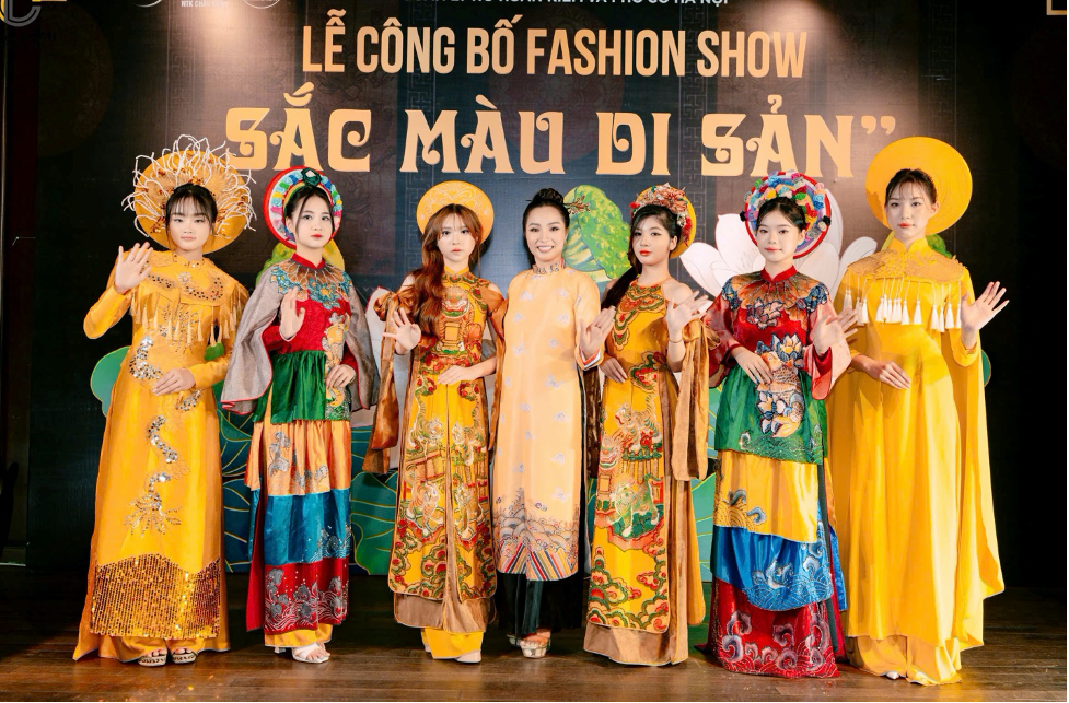 Nữ sinh Trường liên cấp Việt-Úc tự tin với Fashion Show Sắc màu Di sản