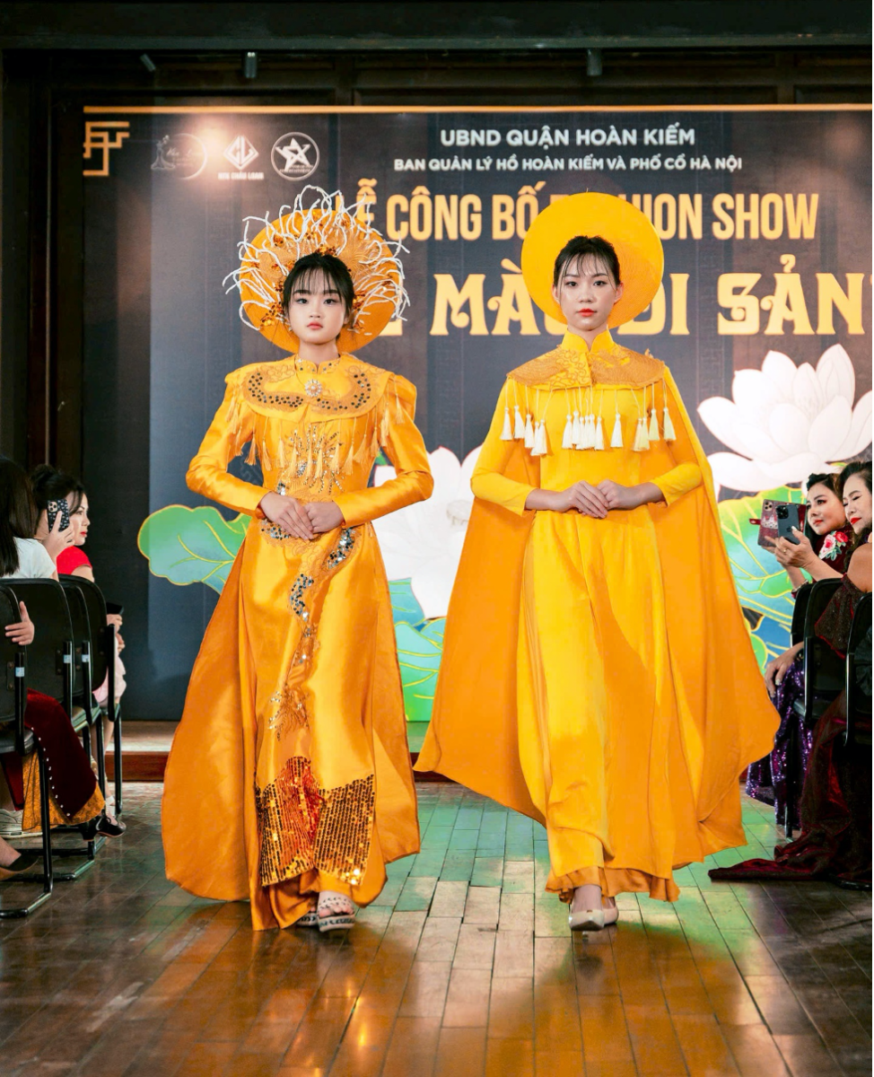 Nữ sinh Trường liên cấp Việt-Úc tự tin với Fashion Show Sắc màu Di sản