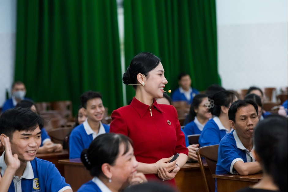GIẢNG VIÊN VÂN ANH LÊ CÙNG VIỆN Y DƯỢC HỌC DÂN TỘC TP.HCM TỔ CHỨC ĐÀO TẠO PHONG THÁI CHO HƠN 400 CÁN