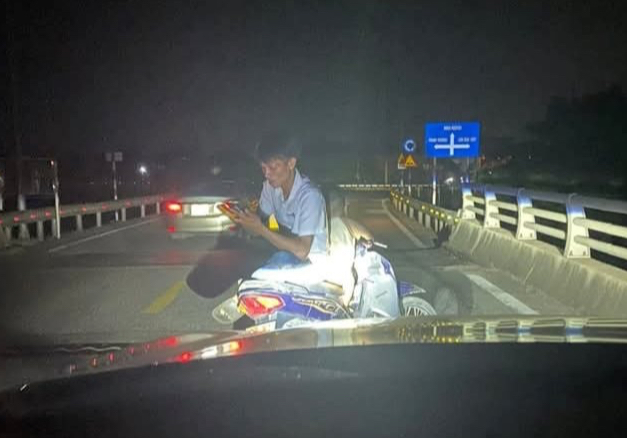 Nghệ An triệu tập người đàn ông chặn ô tô trên cầu để yêu cầu chuyển tiền