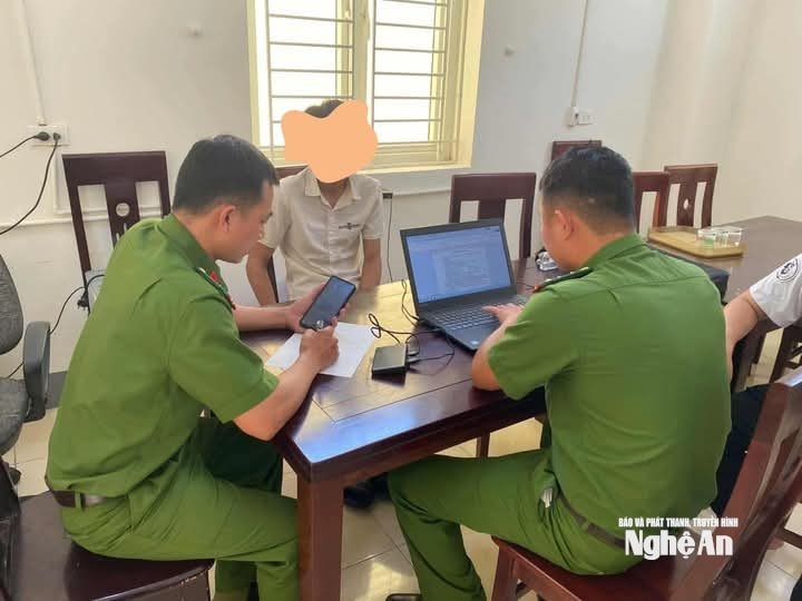 Nghệ An triệu tập người đàn ông chặn ô tô trên cầu để yêu cầu chuyển tiền