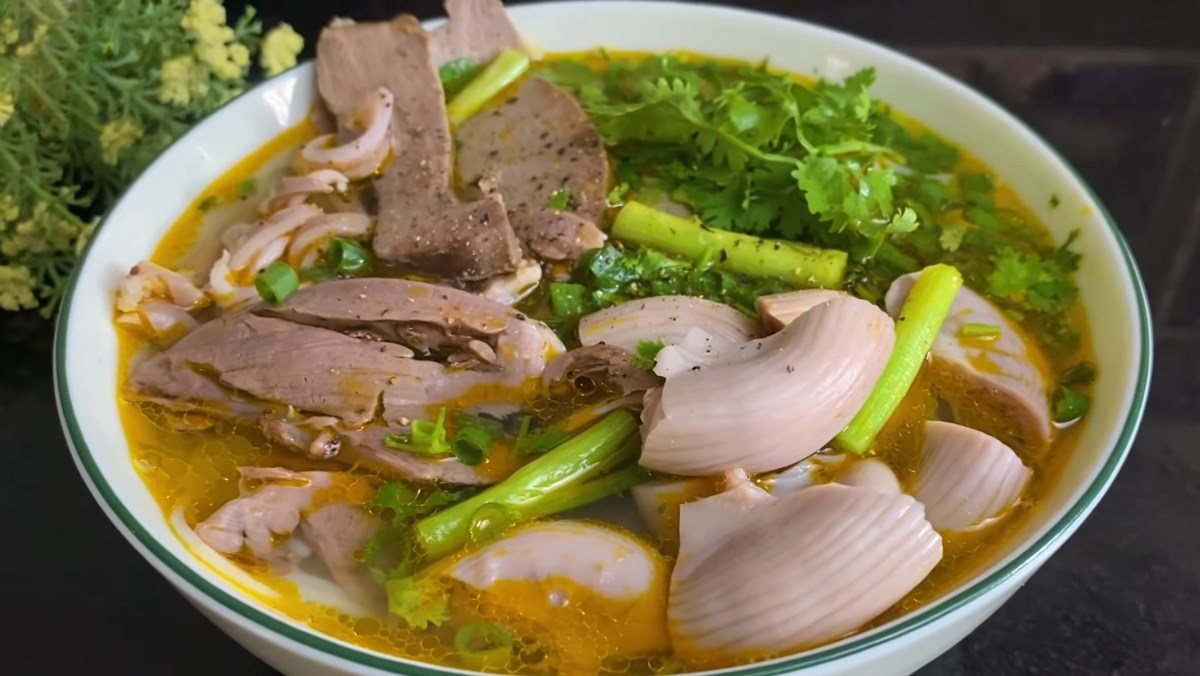 Hai người ‘ra đi’ sau khi ăn phở lòng ở Hưng Yên