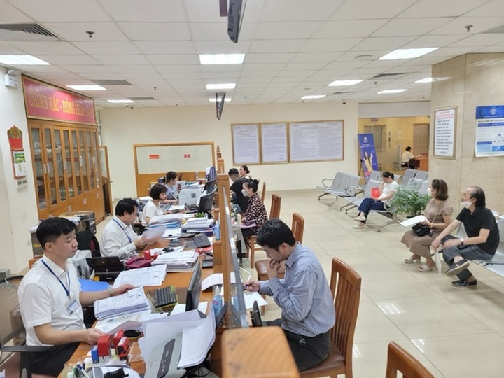 Thủ tướng yêu cầu Chủ tịch tỉnh kiểm tra, chấn chỉnh tình trạng 'cò làm giấy tờ'