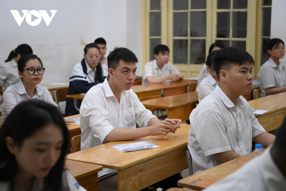 Điểm chuẩn Đại học 2025 dự báo tụt sâu đến 3 điểm: Thí sinh cần điều chỉnh nguyện vọng khôn ngoan