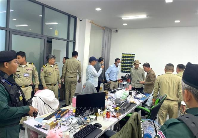 Campuchia mở rộng chiến dịch trấn áp tội phạm ‘đào lửa’ trực tuyến