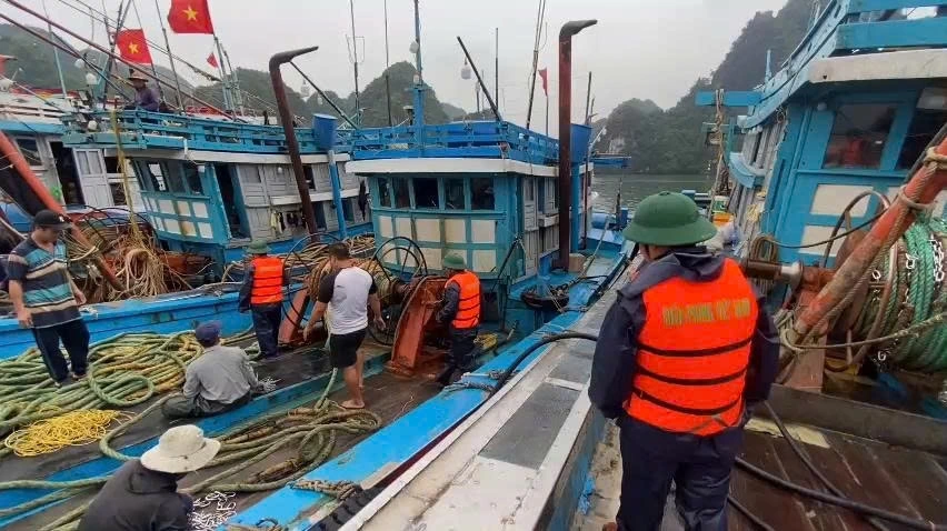 Quân đội huy động hơn 346.000 người, 5 máy bay ứng phó bão số 3 (Wipha)