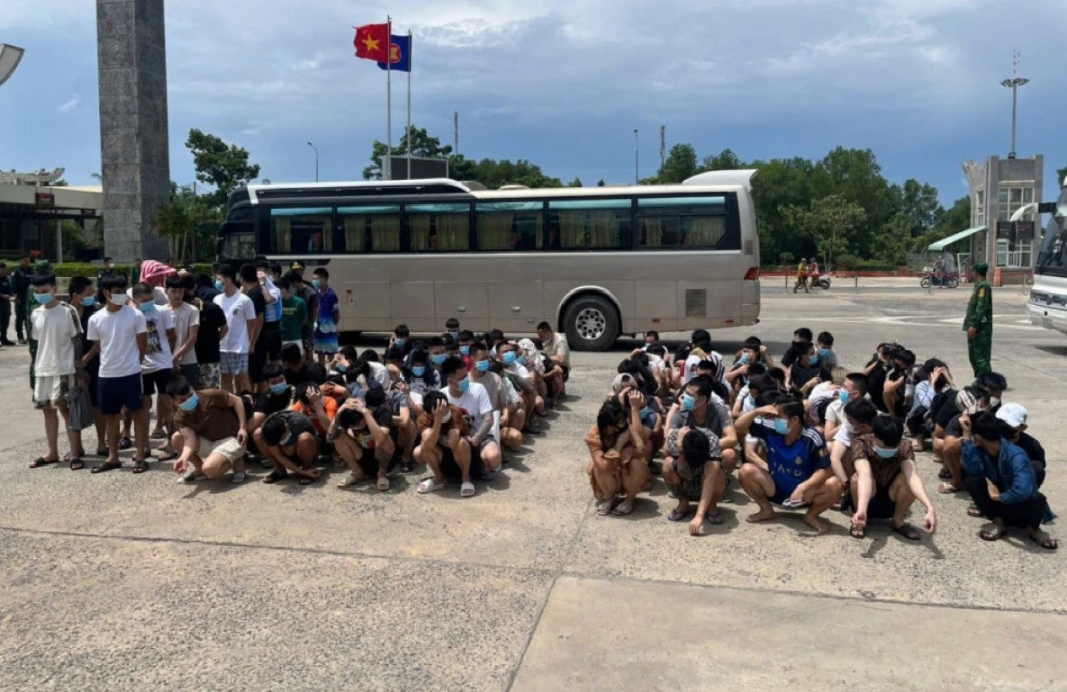 161 công dân Việt bị trục xuất từ Campuchia vì nghi tham gia lừa đảo trực tuyến