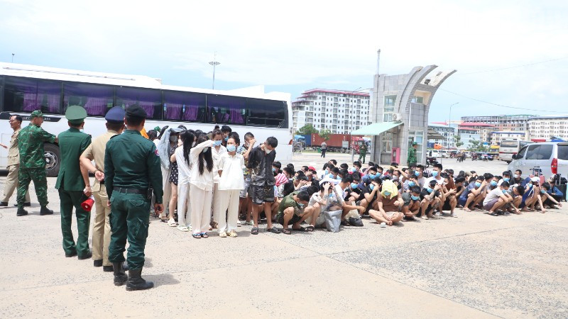 161 công dân Việt bị trục xuất từ Campuchia vì nghi tham gia lừa đảo trực tuyến
