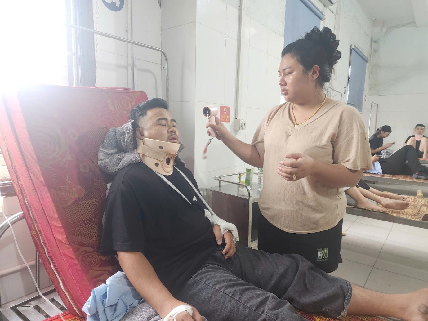 Lật xe khách Quốc lộ 1 tại Hà Tĩnh: 9 người tử vong, 15 người bị thương