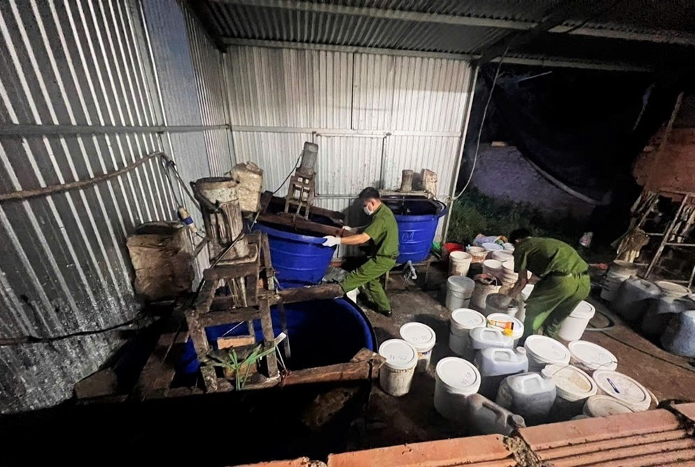 Triệt phá cơ sở sản xuất phân bón giả quy mô lớn, thu giữ hàng trăm tấn
