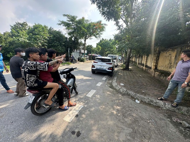 Bắt nhóm thanh thiếu niên dàn cảnh cướp xe máy lúc nửa đêm: Cái giá của sự sa ngã vì game và lối sốn