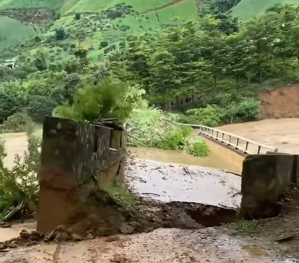 Lũ lớn hoành hành Sơn La, cuốn trôi nhiều cây cầu, gây thiệt hại nghiêm trọng