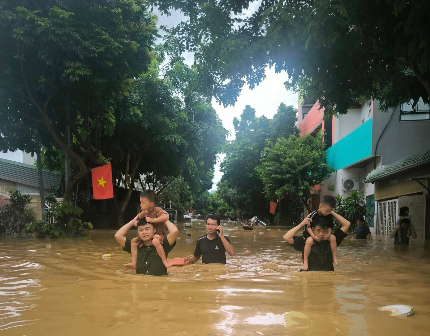 Lũ lớn hoành hành Sơn La, cuốn trôi nhiều cây cầu, gây thiệt hại nghiêm trọng