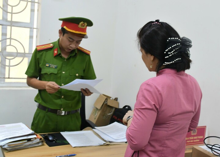 Bắt giam bảo mẫu ném bé trai 14 tháng tuổi xuống nền, gây chấn thương sọ não