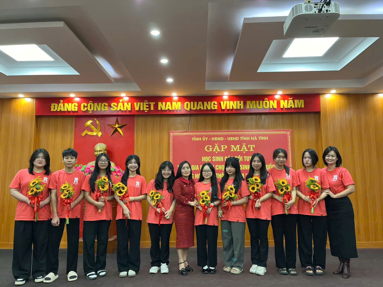 Nữ sinh Hà Tĩnh truyền cảm hứng sống đẹp và học giỏi từ tình yêu lịch sử