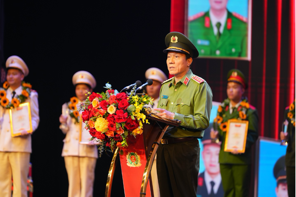 Tuyên dương 20 “Gương mặt trẻ Công an tiêu biểu” năm 2025 tại chương trình “Ngọn lửa tiên phong”